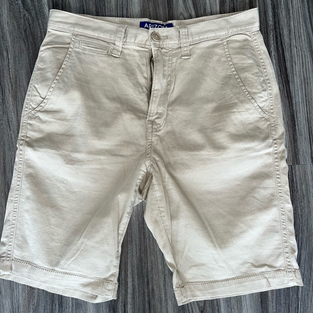 Mens khaki shorts size 30 waist but runs big.